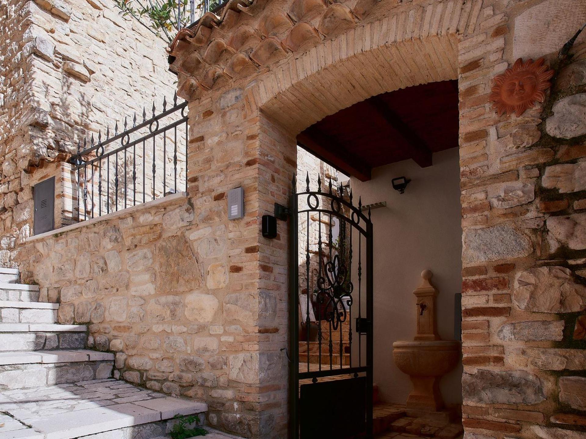 Bed and Breakfast Il Cortiletto Del Borgo Pietra Montecorvino Exterior foto